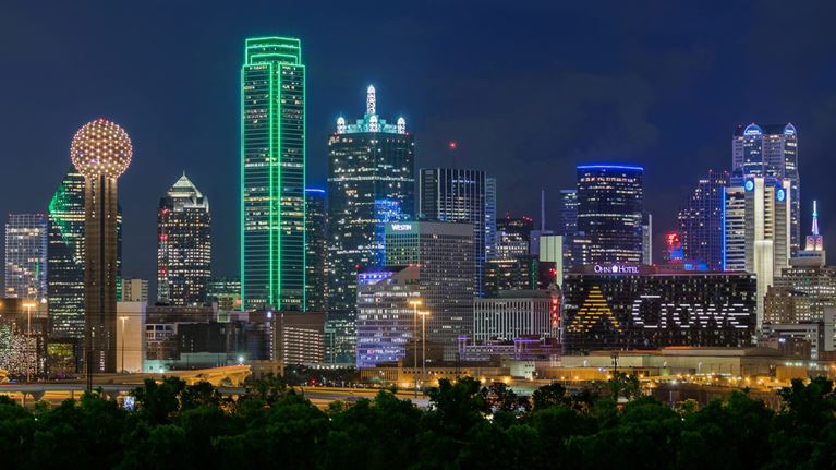 Dallas skyline at night highlighting the DFW business hub hosting Crowe TXBizCon event.
