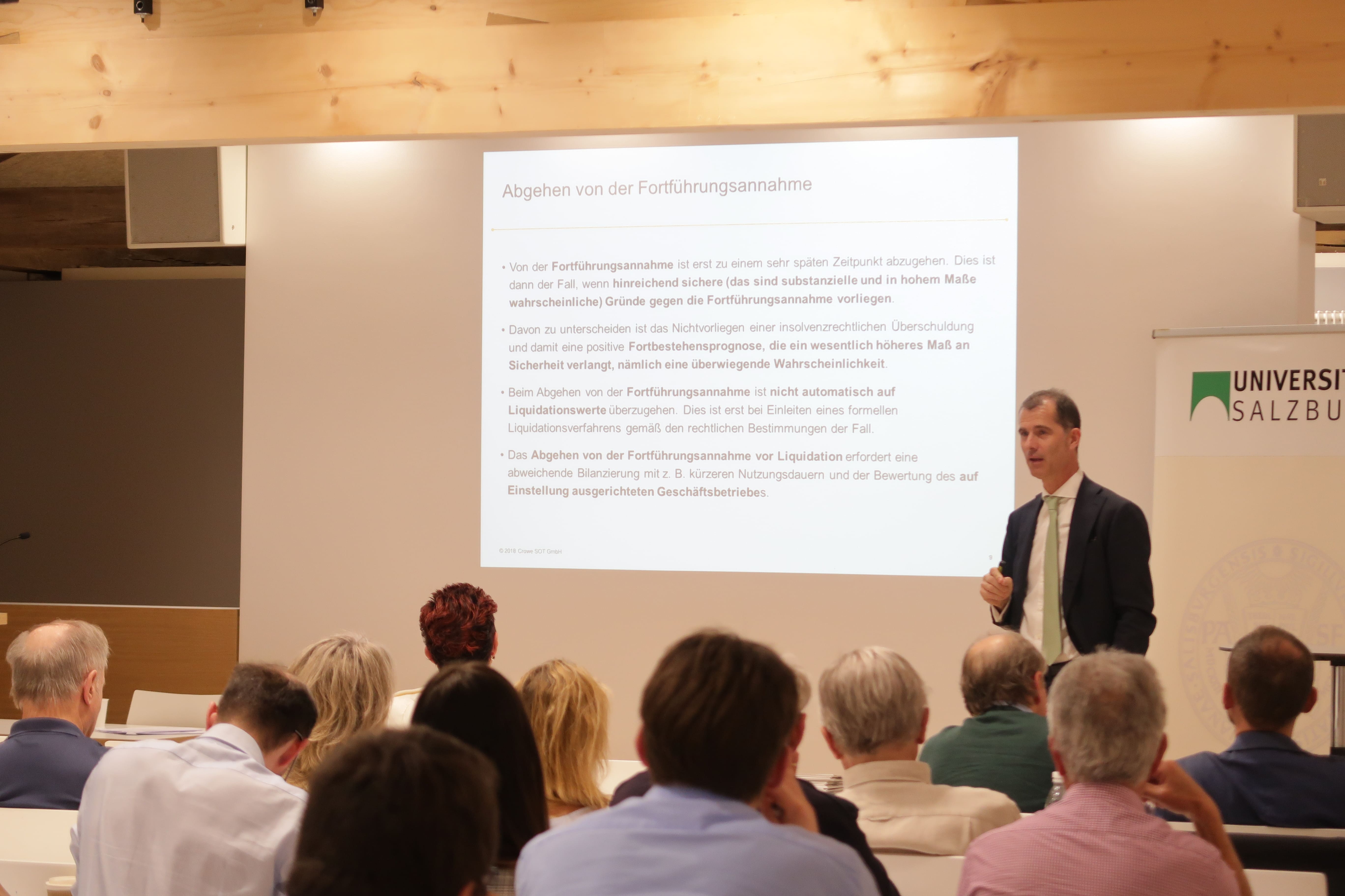 Going-Concern-Experte Anton Schmidl bei Praxisdialog der Uni Salzburg