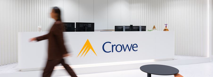 Woman walking at reception Crowe