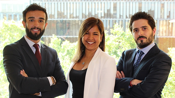 Fotografía de equipo (Pau Vidal, Yazomary García y Dani Medrano)