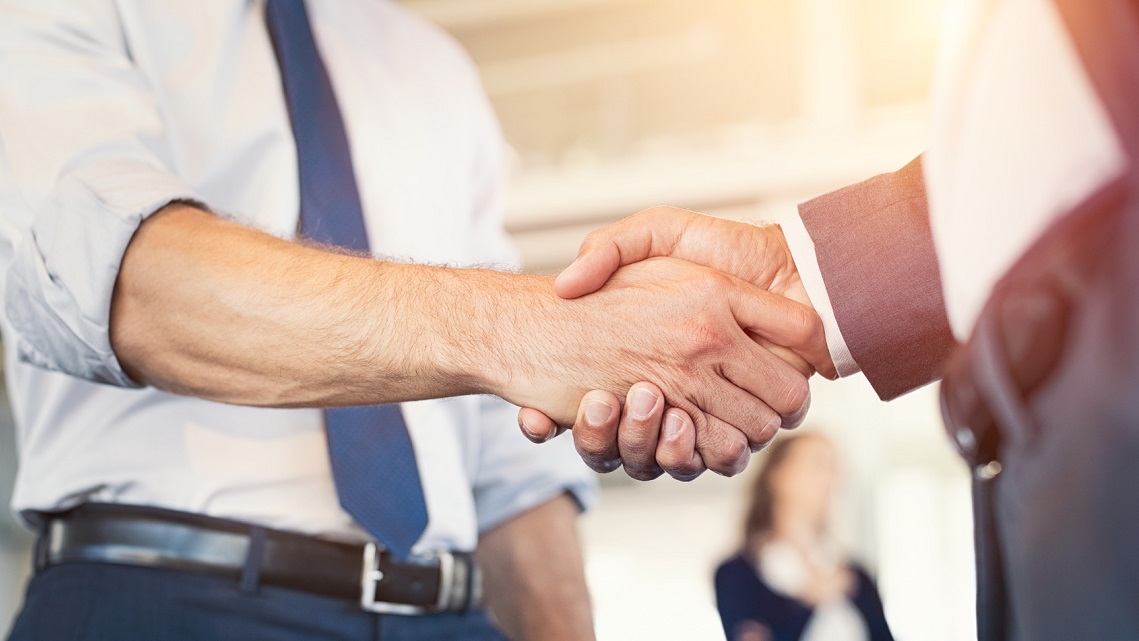 Crowe integra la firma Ramón Lanau