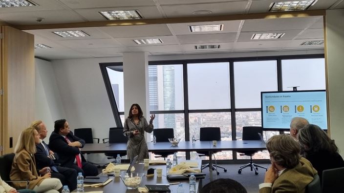Elena García de la Torre Sanz en desayunos de Crowe