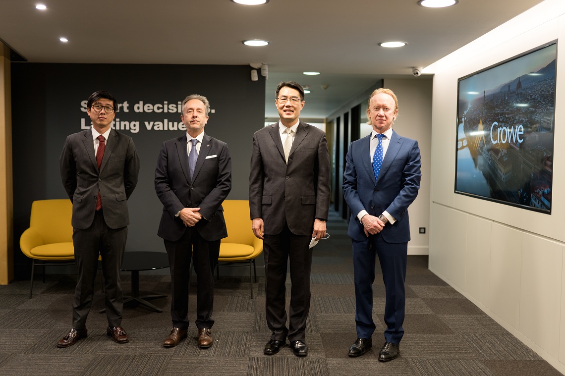 El Excelentísimo Sr. Cónsul General de China en España, Zhu Jingyang, visita las oficinas de Crowe Spain