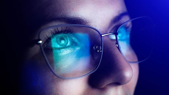 lady wearing glasses blue reflection