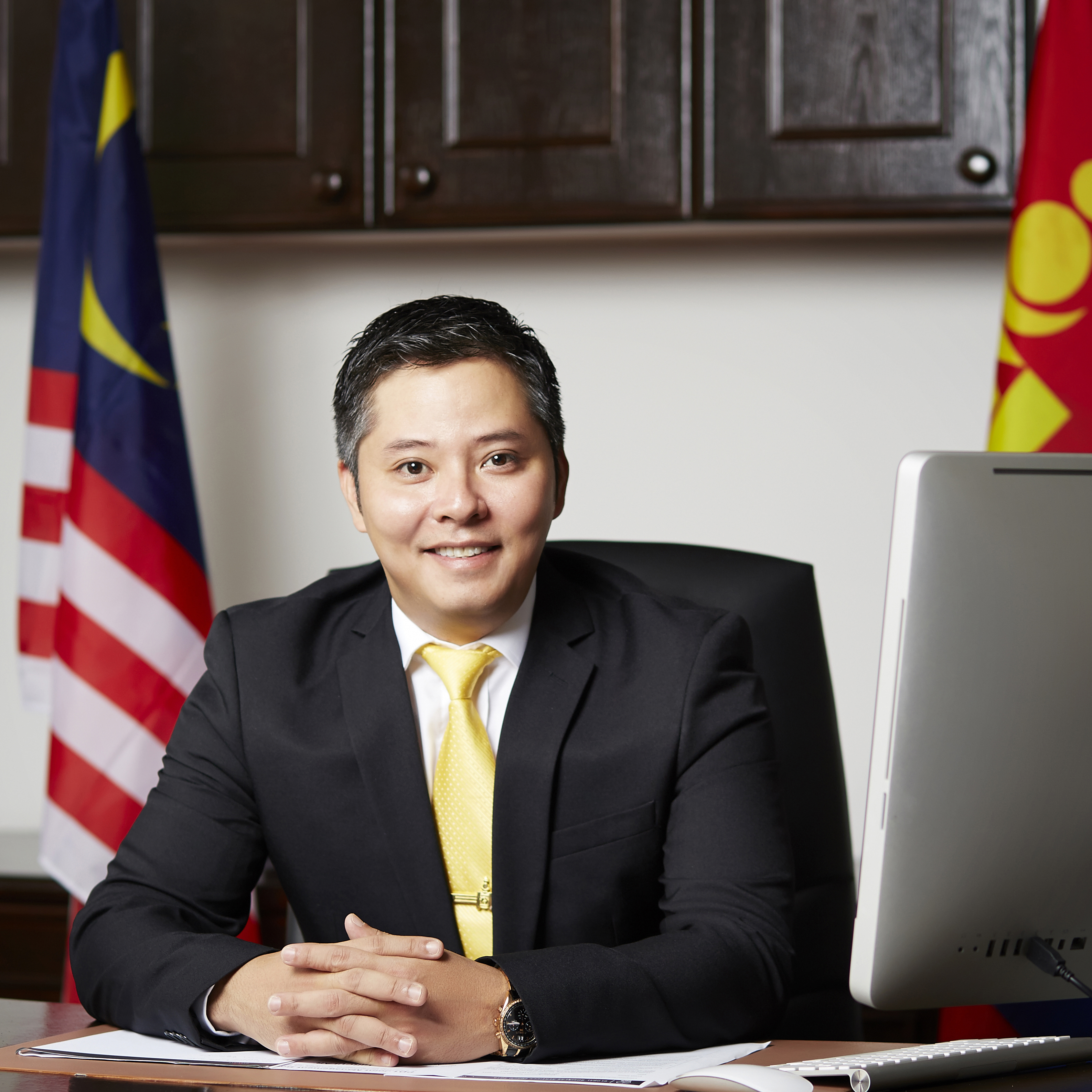 Man_sitting_and_smiling