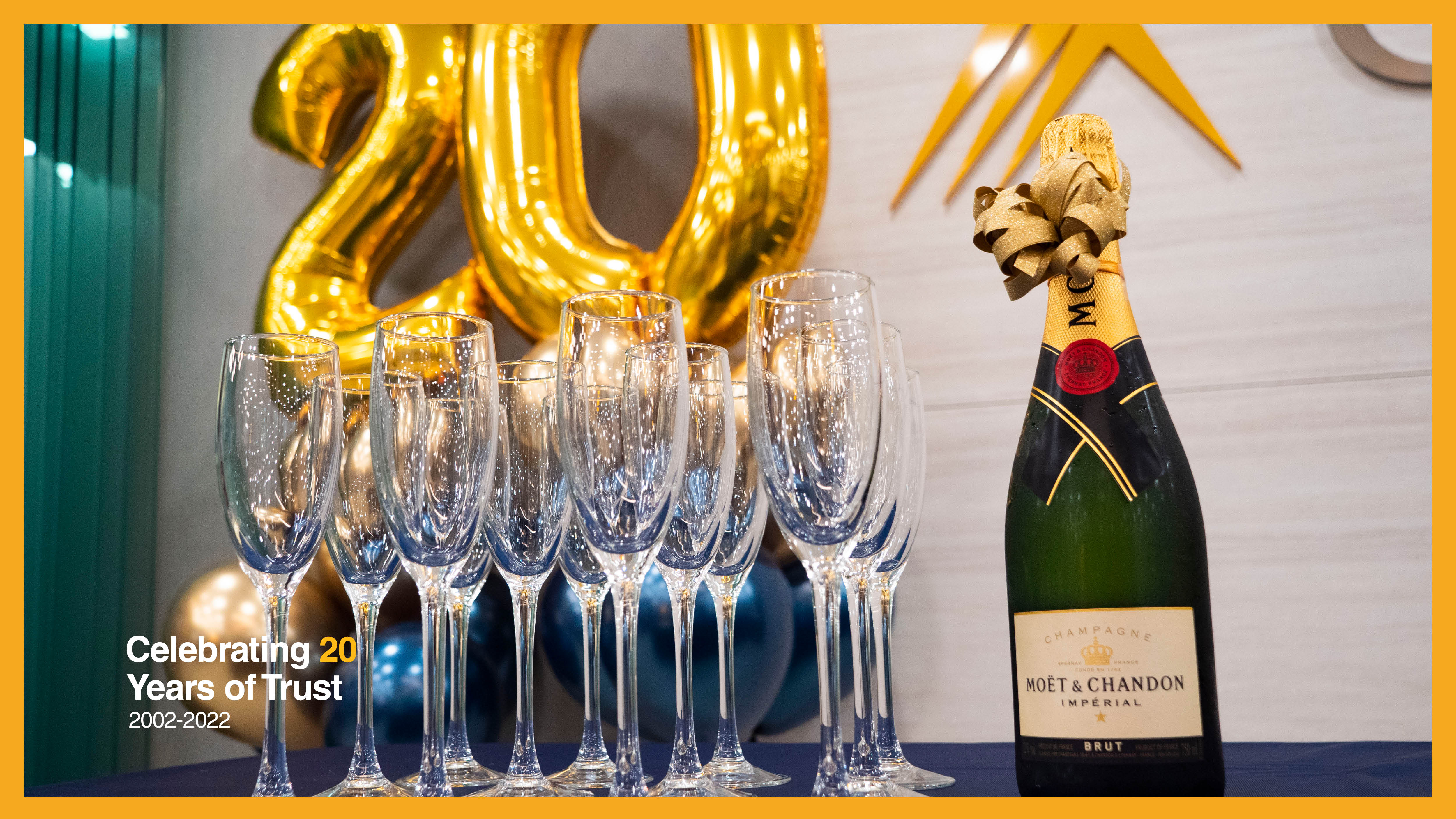 Crowe 20 Anniversary Champagne