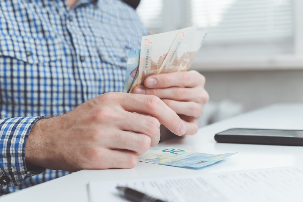 minimum monthly salary