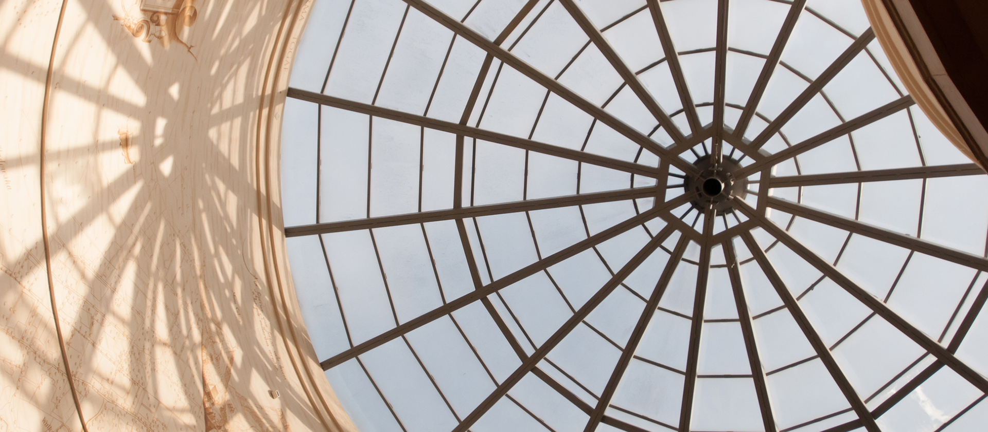 Curved glass roof