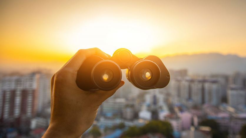 Binoculars-view-over-city