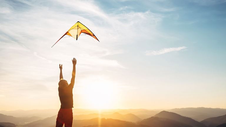 Lady-holding-kite