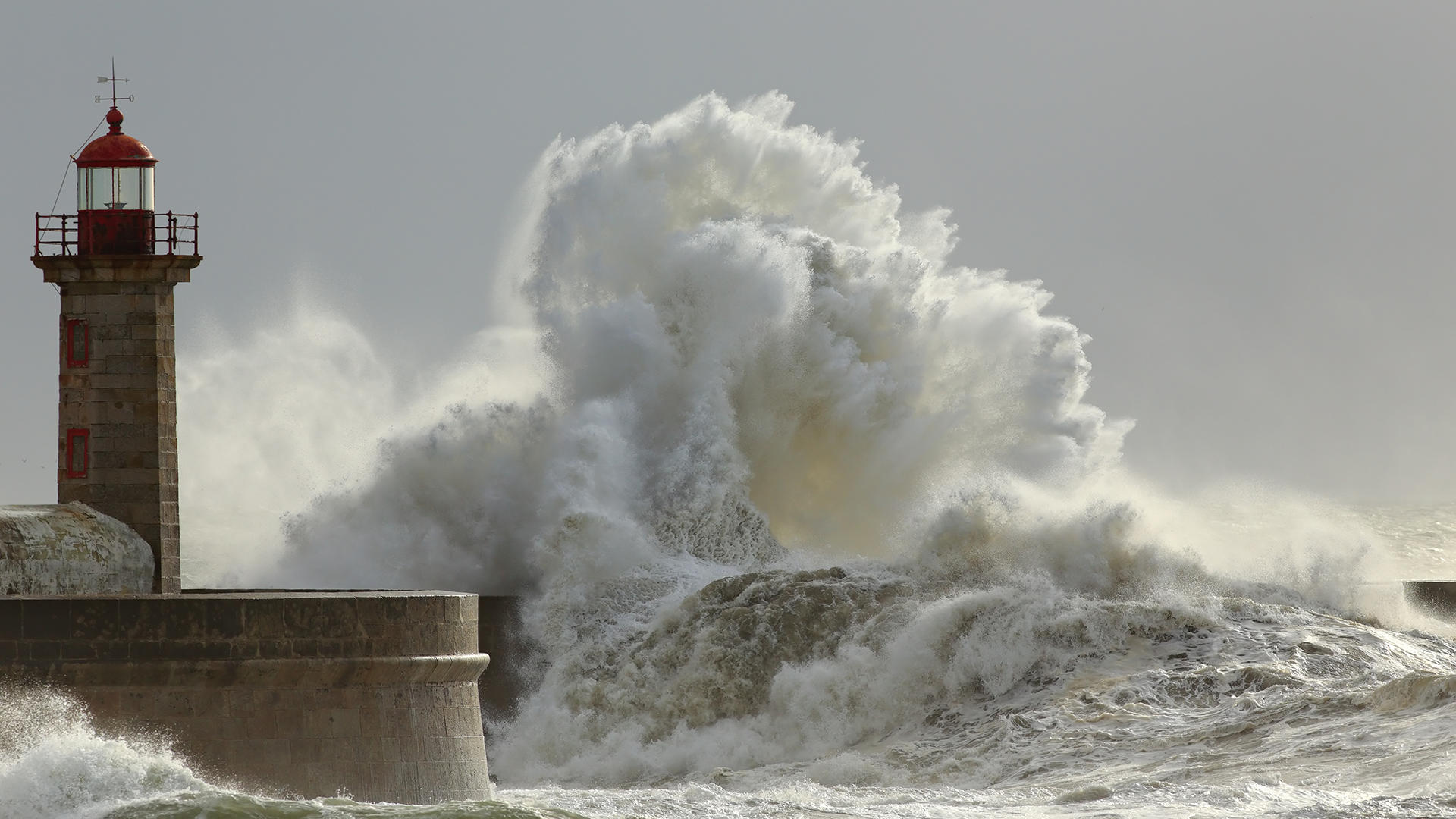 lighthouse crashing waves