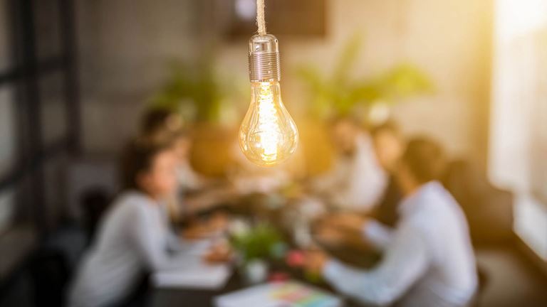 office-with-people-and-lightbulb-above