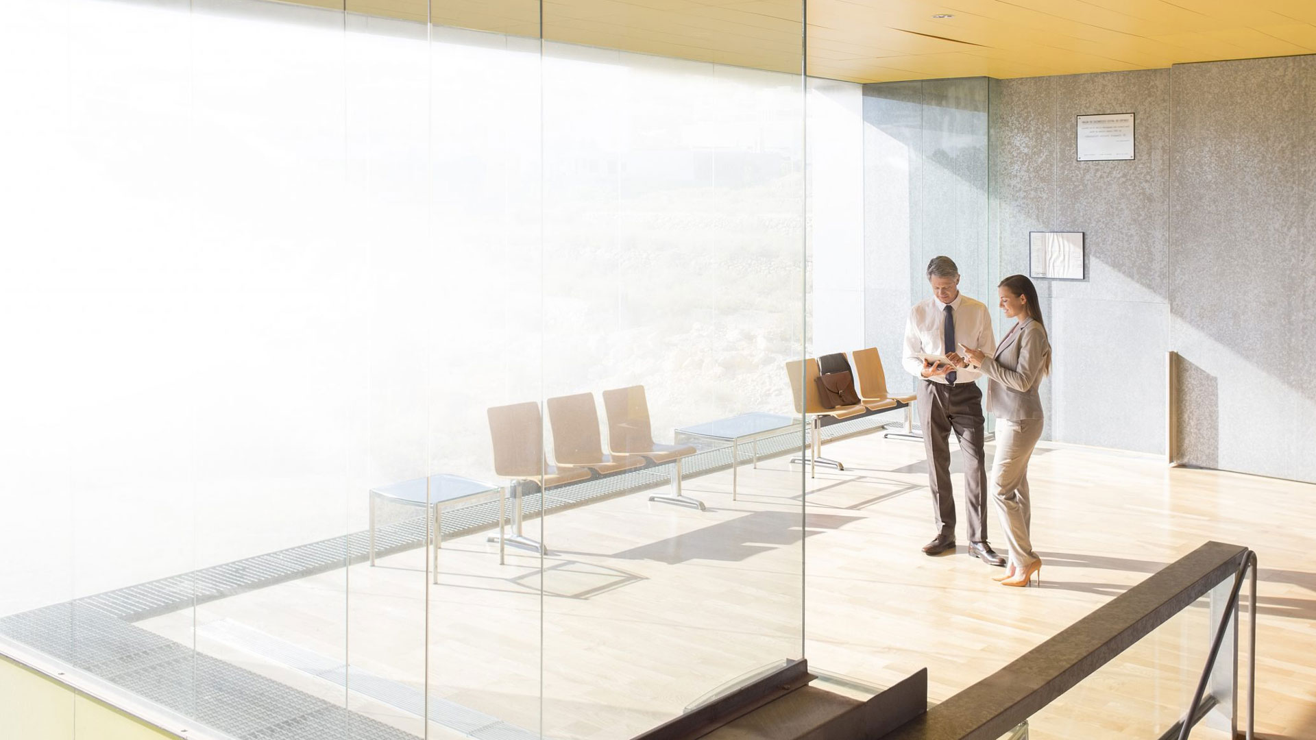 People-talking-in-lobby