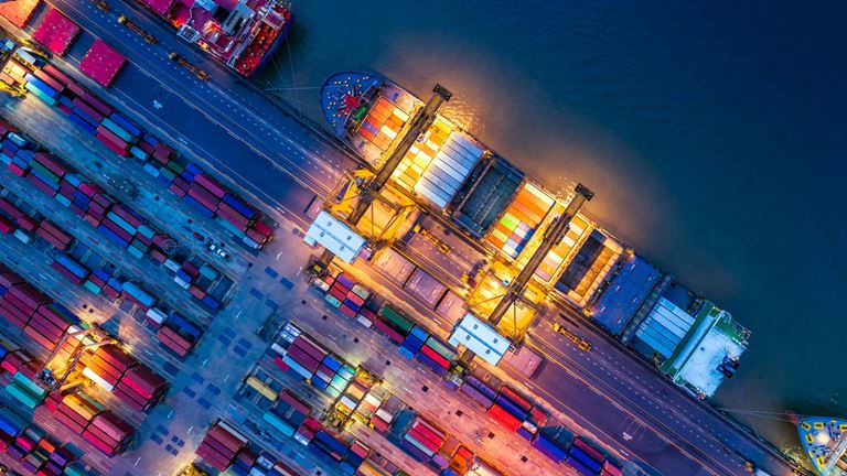 shipping-containers-and-docking