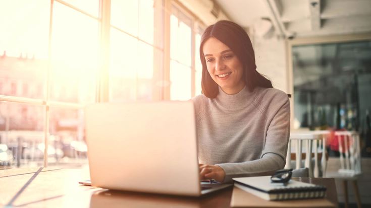 woman-on-a-computer