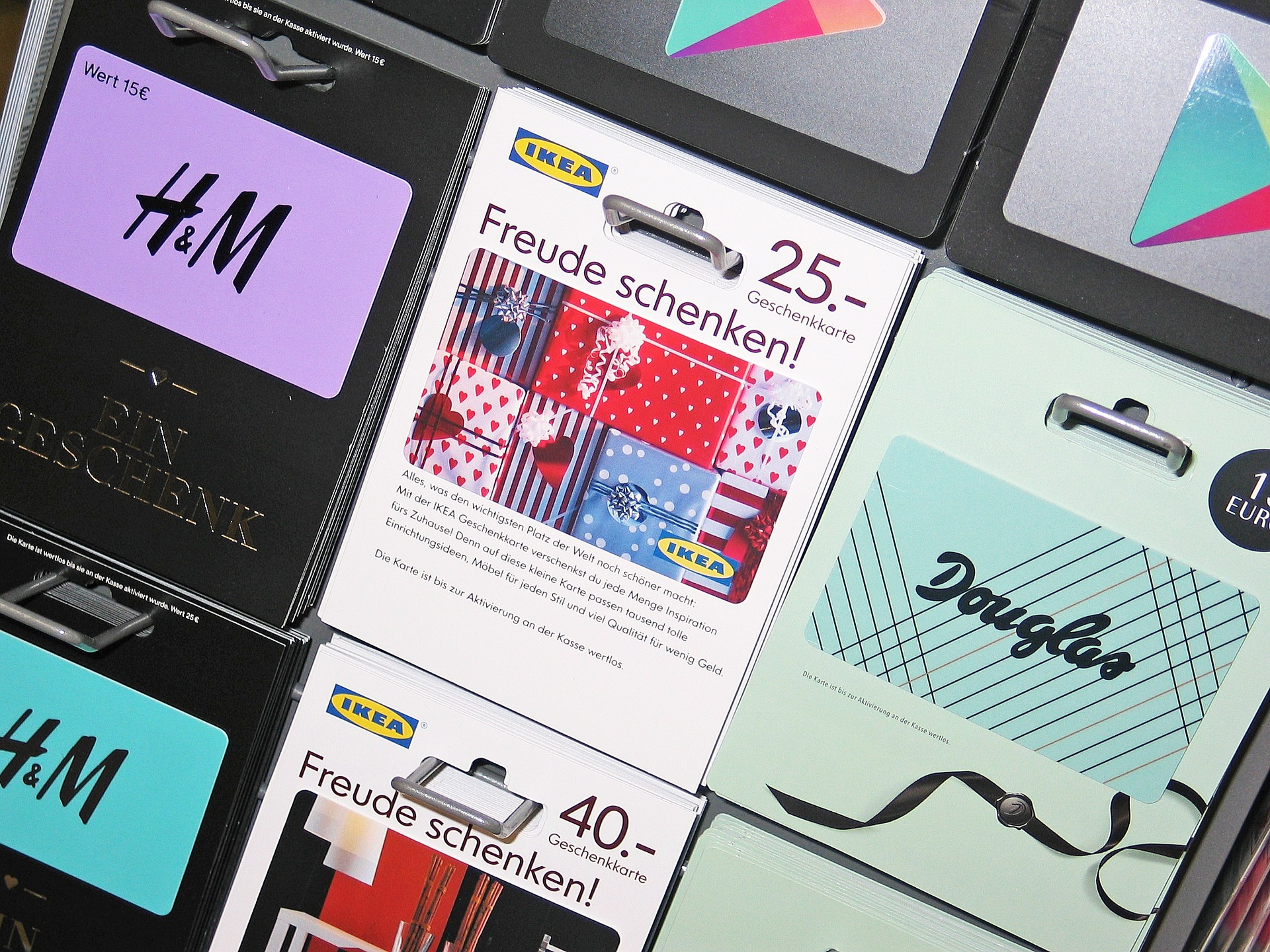 Guidance on invoice when selling gift cards/vouchers